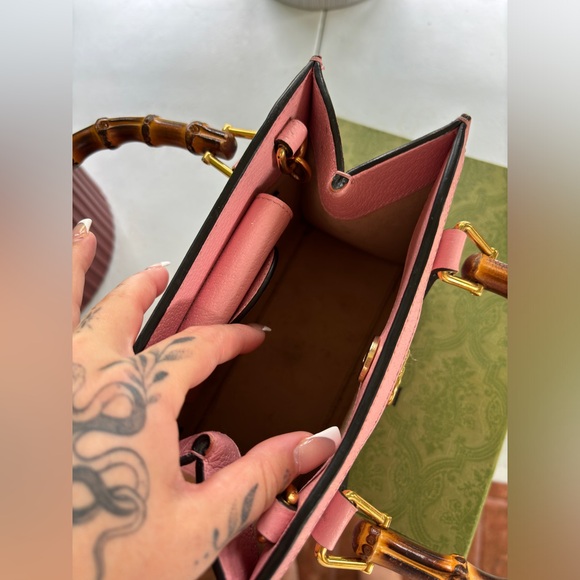 Authentic GUCCI Diana Mini Tote Bag in Pink Leather - Picture 4 of 10